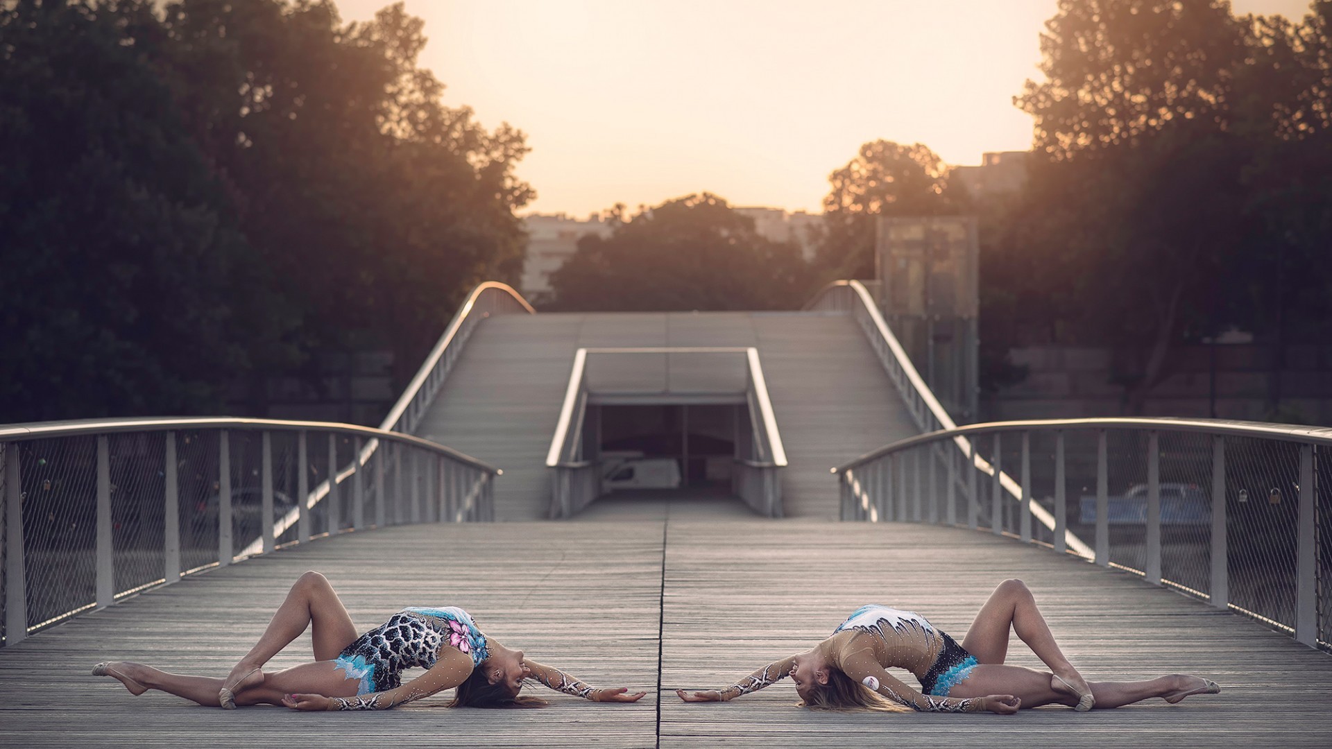 women, Lying down, Brunette, Women outdoors Wallpaper
