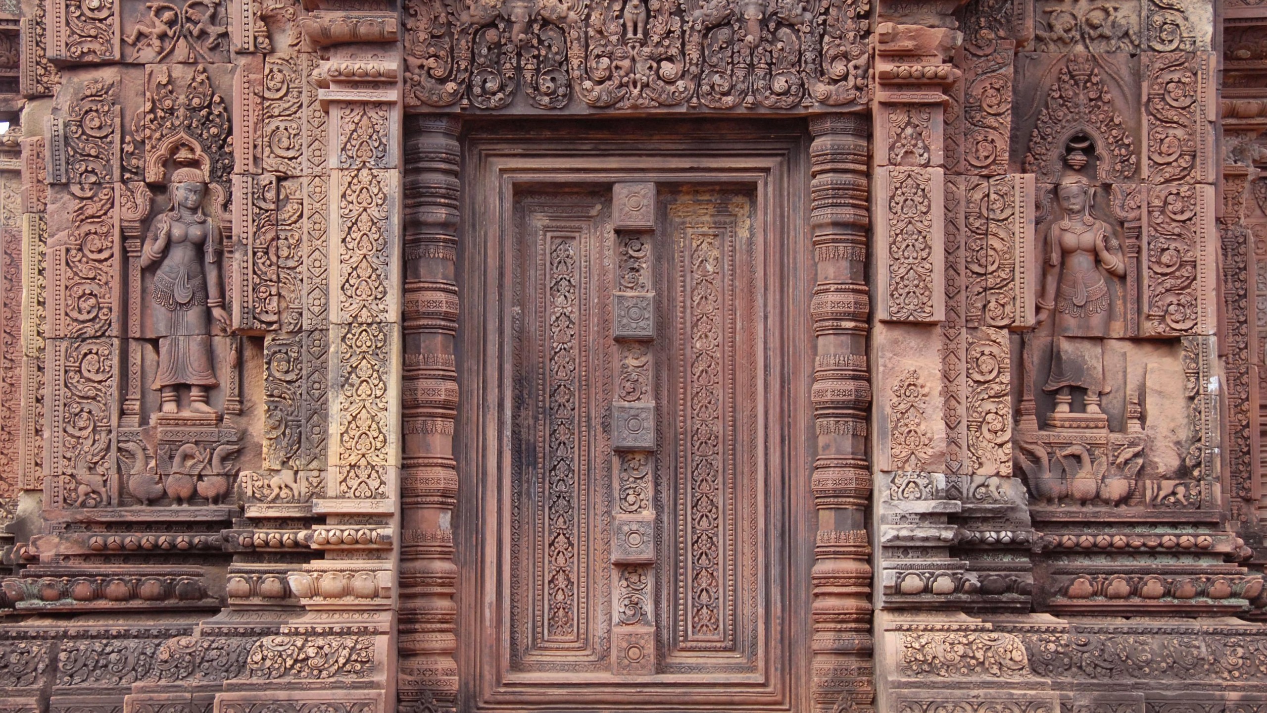 architecture, Asian architecture, Temple, Door, Cambodia, Shiva, Hinduism, Decorations, Sculpture, Statue, Stone, Women, Religion Wallpaper