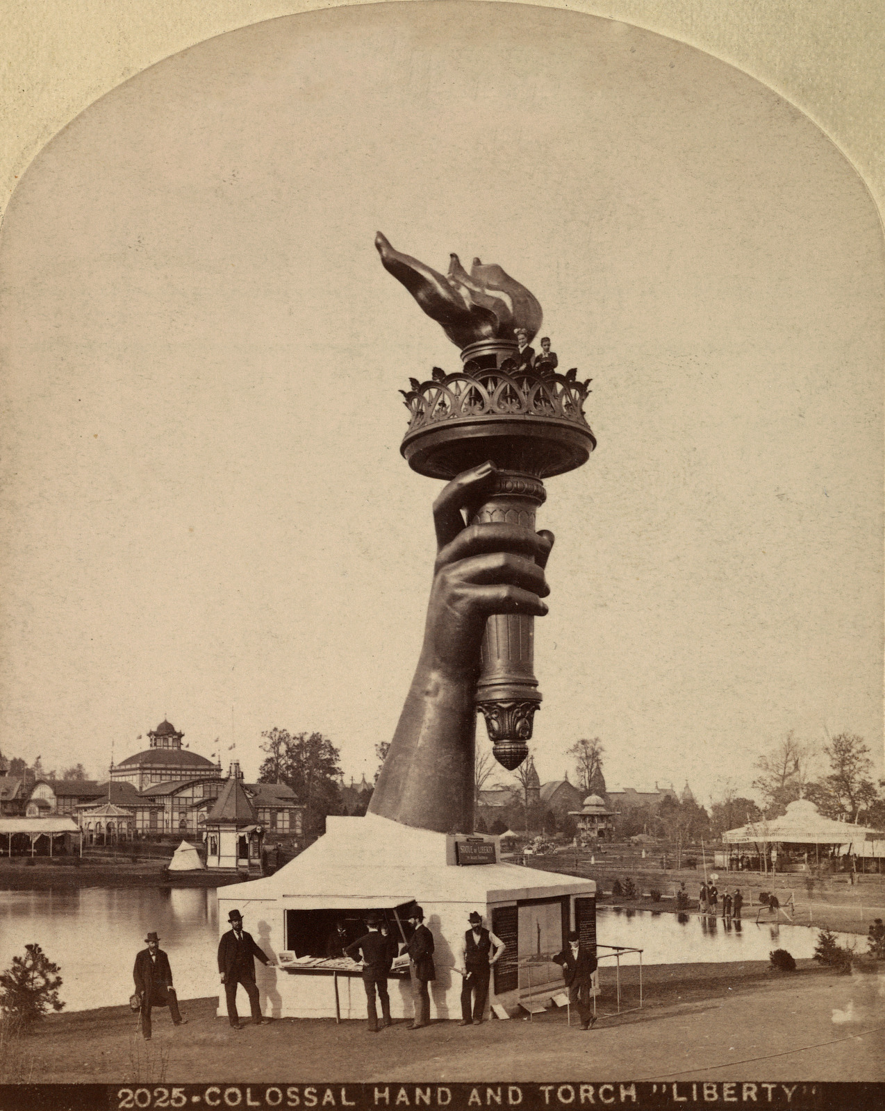 people, Men, Women, French, Architecture, Building, Old building, History, Statue of Liberty, Lake, Old photos, Sepia, Portrait display, USA, Philadelphia, Presents, Top hat, Text Wallpaper