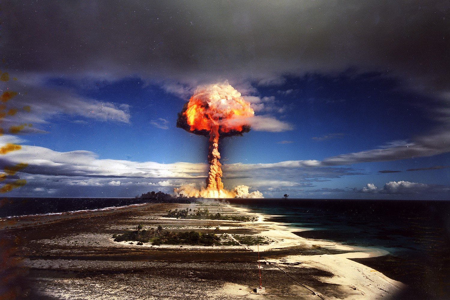 atomic bomb Wallpaper