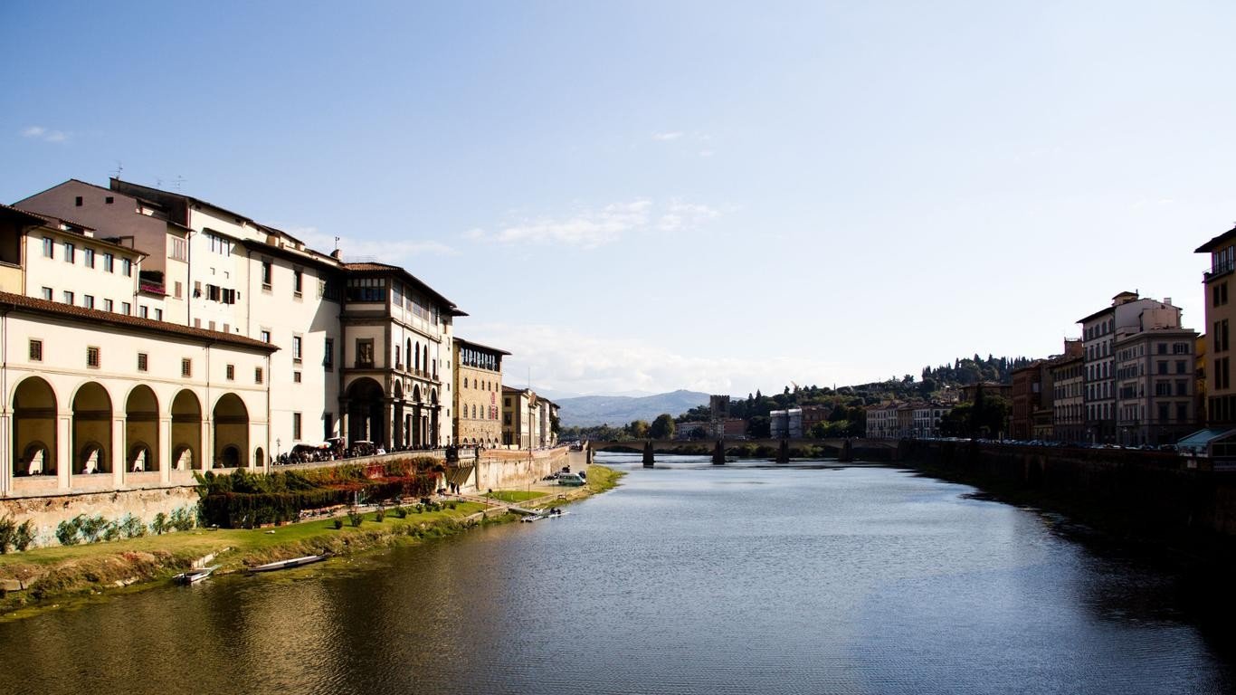 river, Arno (river), Florence, Italy Wallpaper