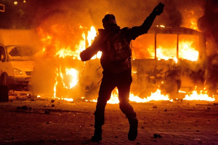 Ukraine, Ukrainians, Maidan, Kyiv, Fire, Protestors, European integration HD Wallpaper Desktop Background