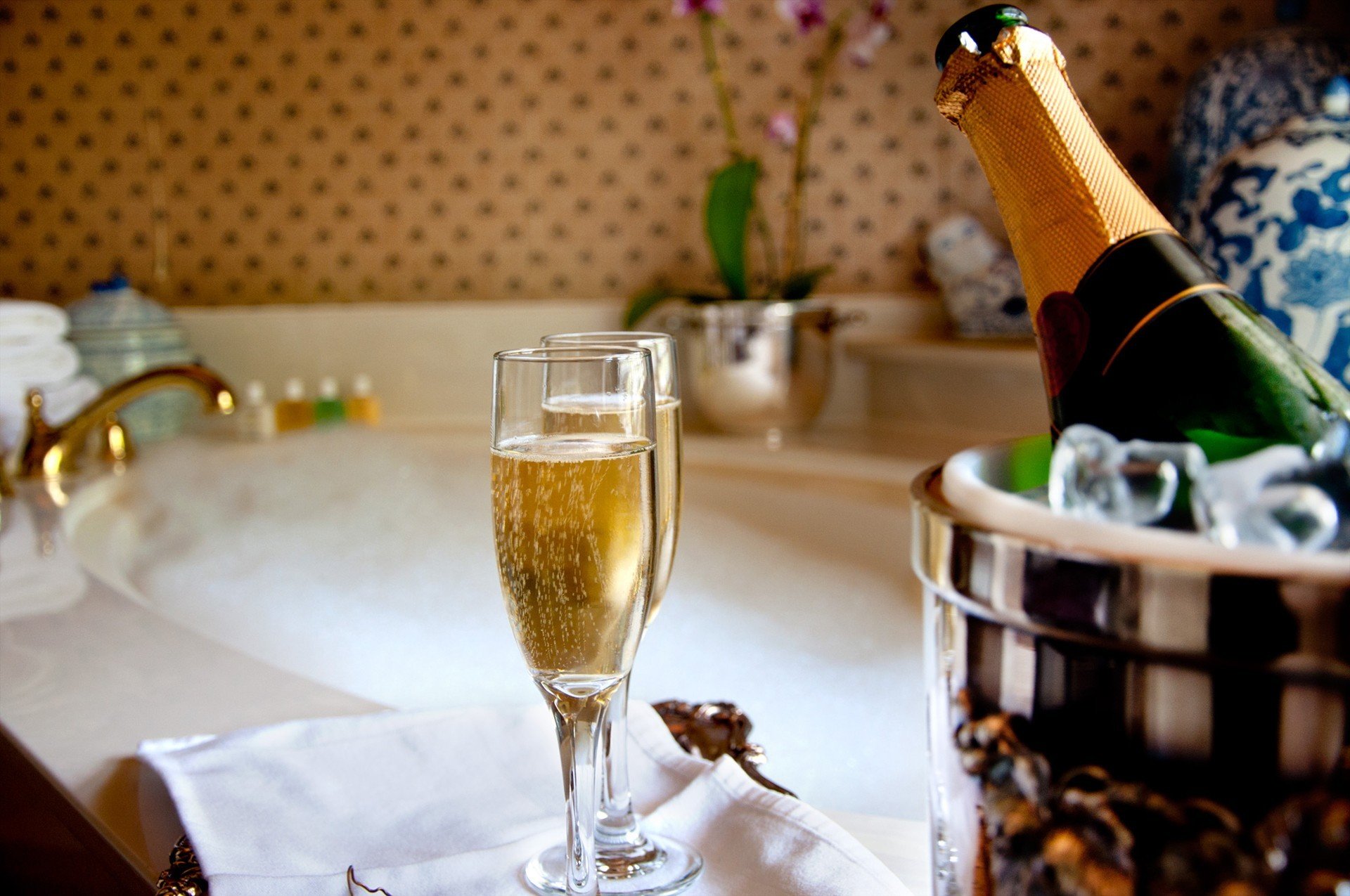 wine, Champagne, Bath Wallpaper