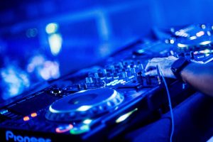 DJ, Turntables, Mixing consoles