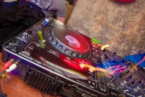 turntables, Mixing consoles
