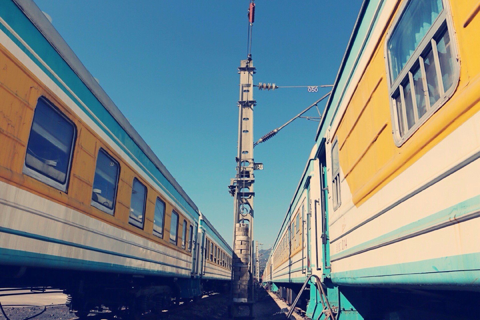 train, Railway station Wallpaper