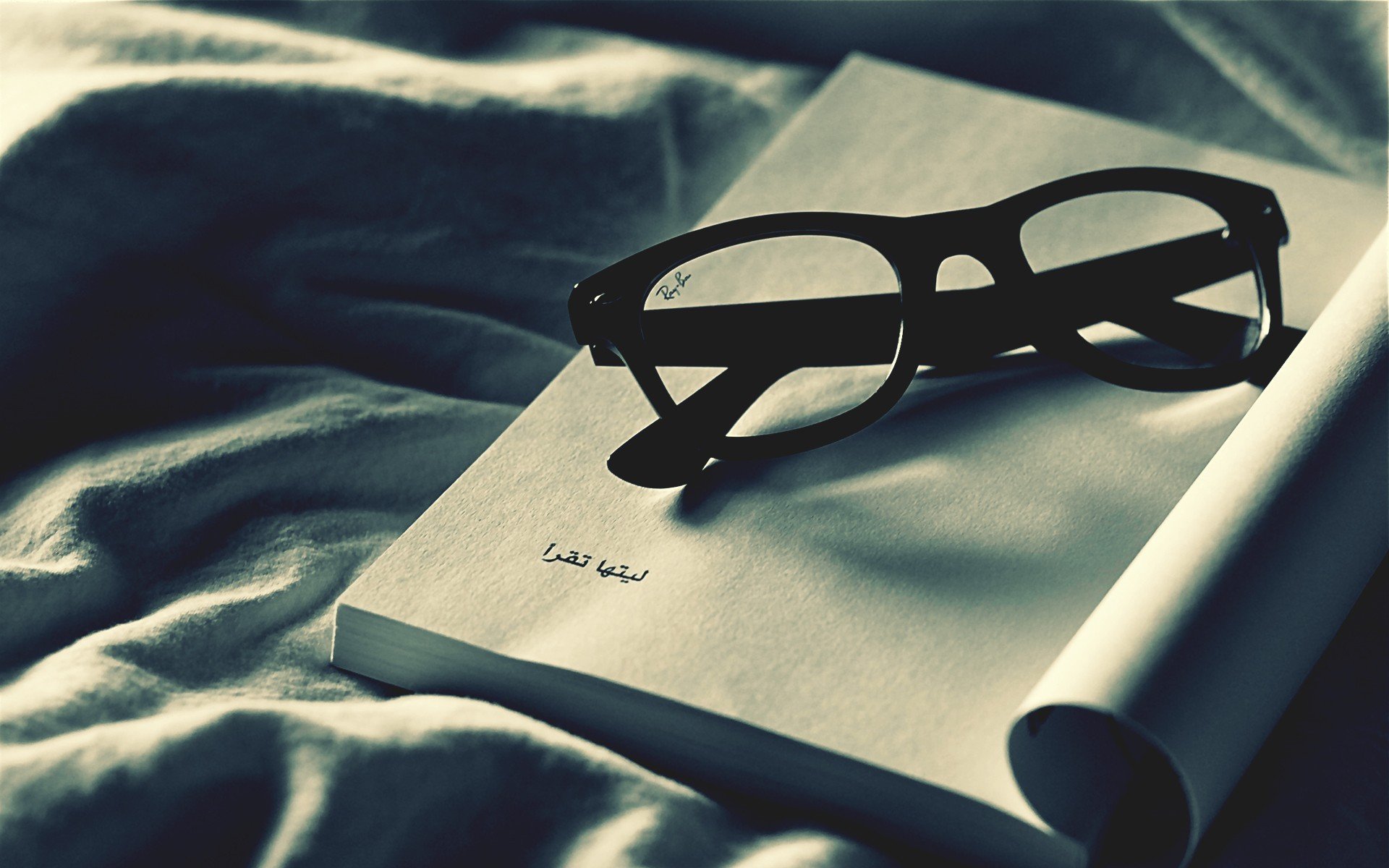 glasses, Books Wallpaper