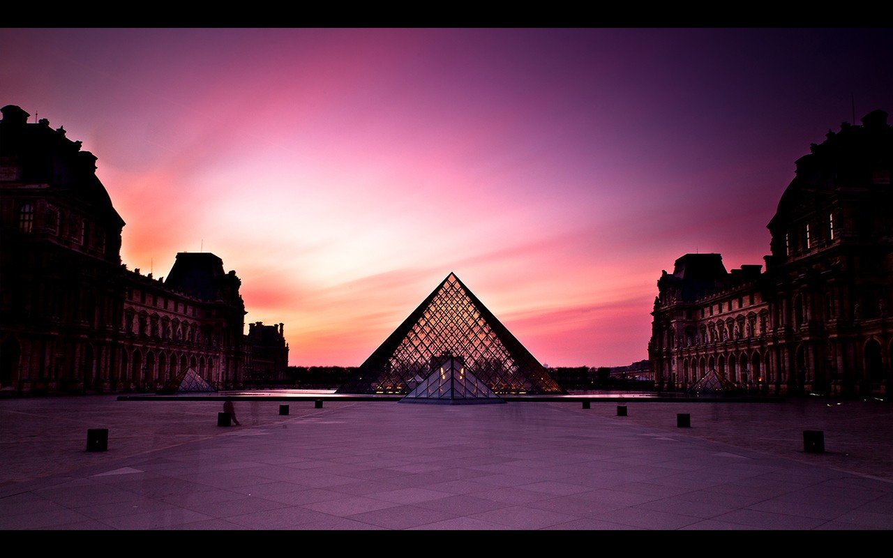 The Louvre Wallpaper