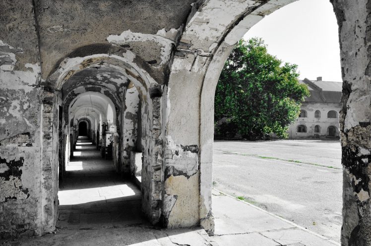 architecture, Old building, Ruin, Abandoned, Slovakia, History, Arch, Trees, Sunlight, Shadow, Monastery, Town square, Selective coloring HD Wallpaper Desktop Background