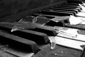 piano, Musical instrument, Broken glass