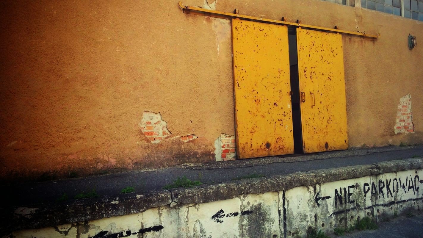 walls, Yellow, Door, Arrows, Old building Wallpaper
