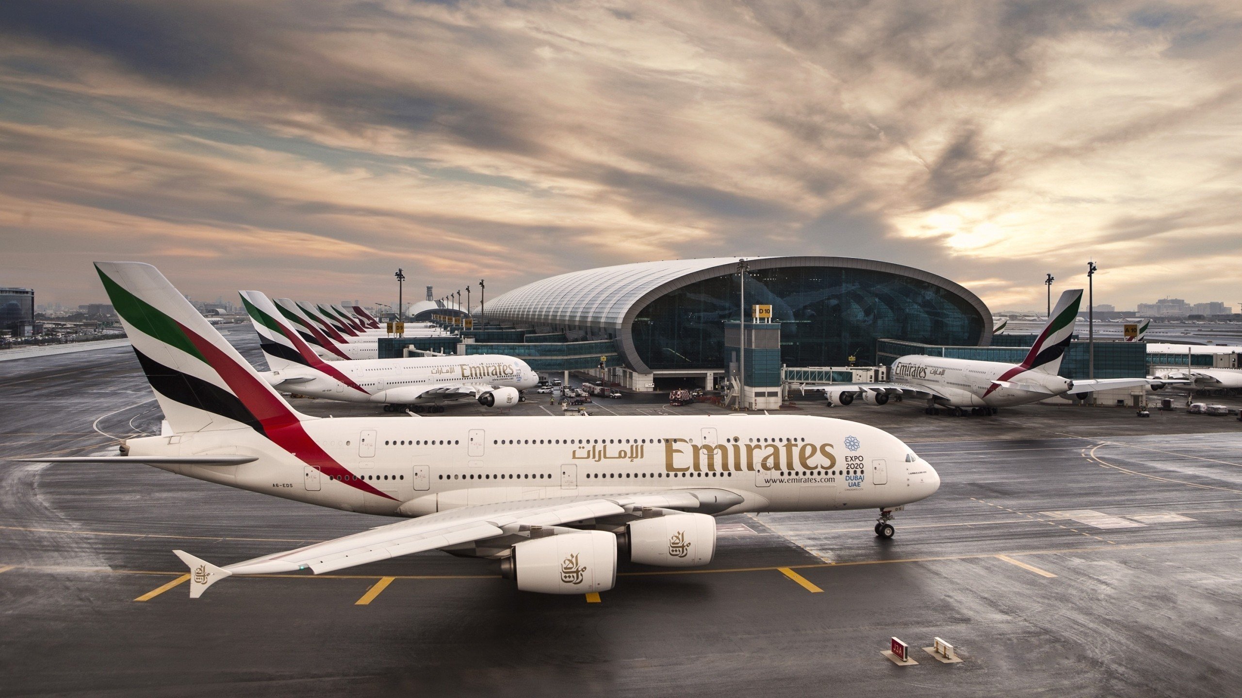 aircraft, Airplane, Passenger aircraft, Airport, Dubai, Dubai International Airport, A380, Airbus Wallpaper