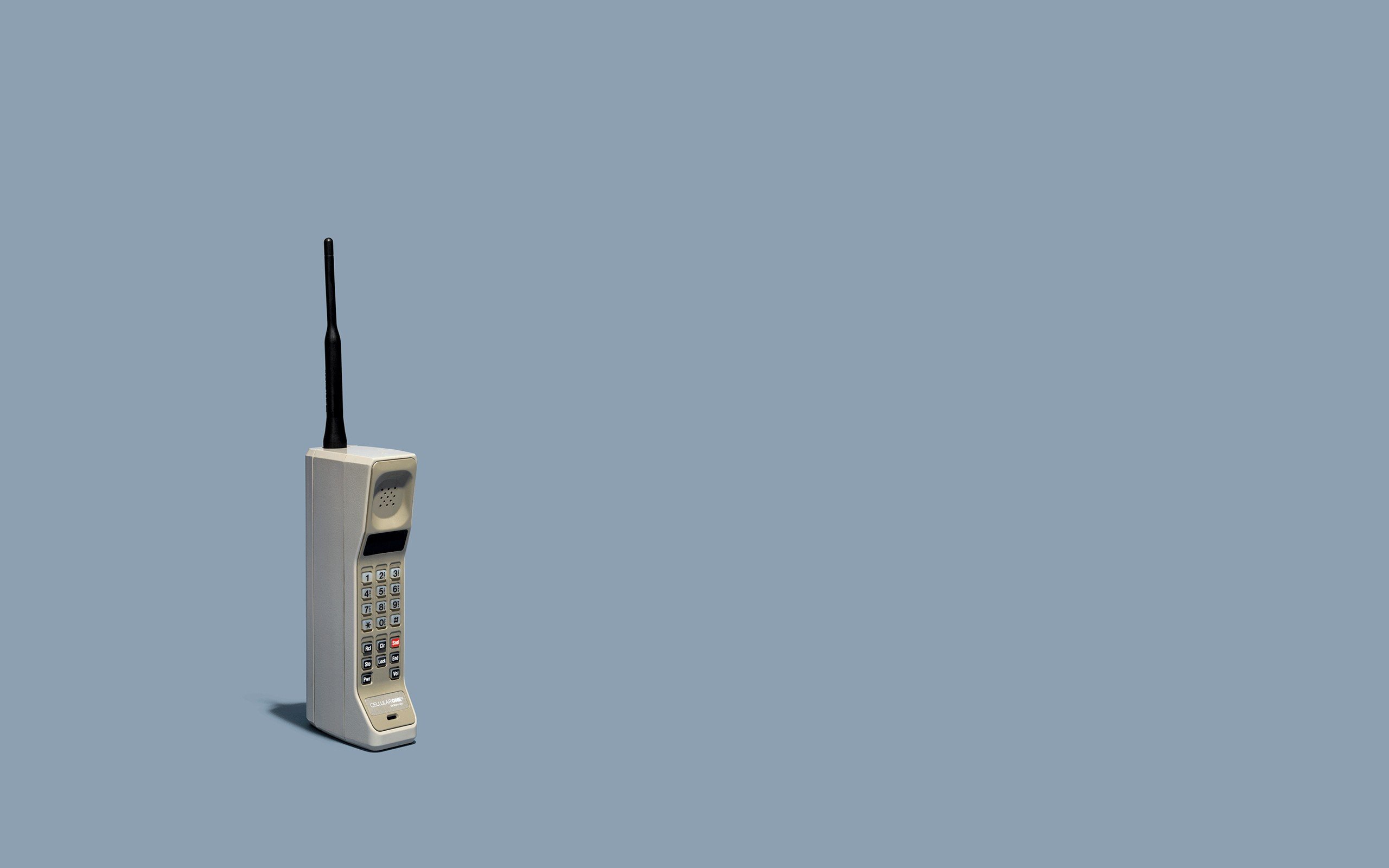 Motorola DynaTAC, Cellphone, Technology, Simple background Wallpaper