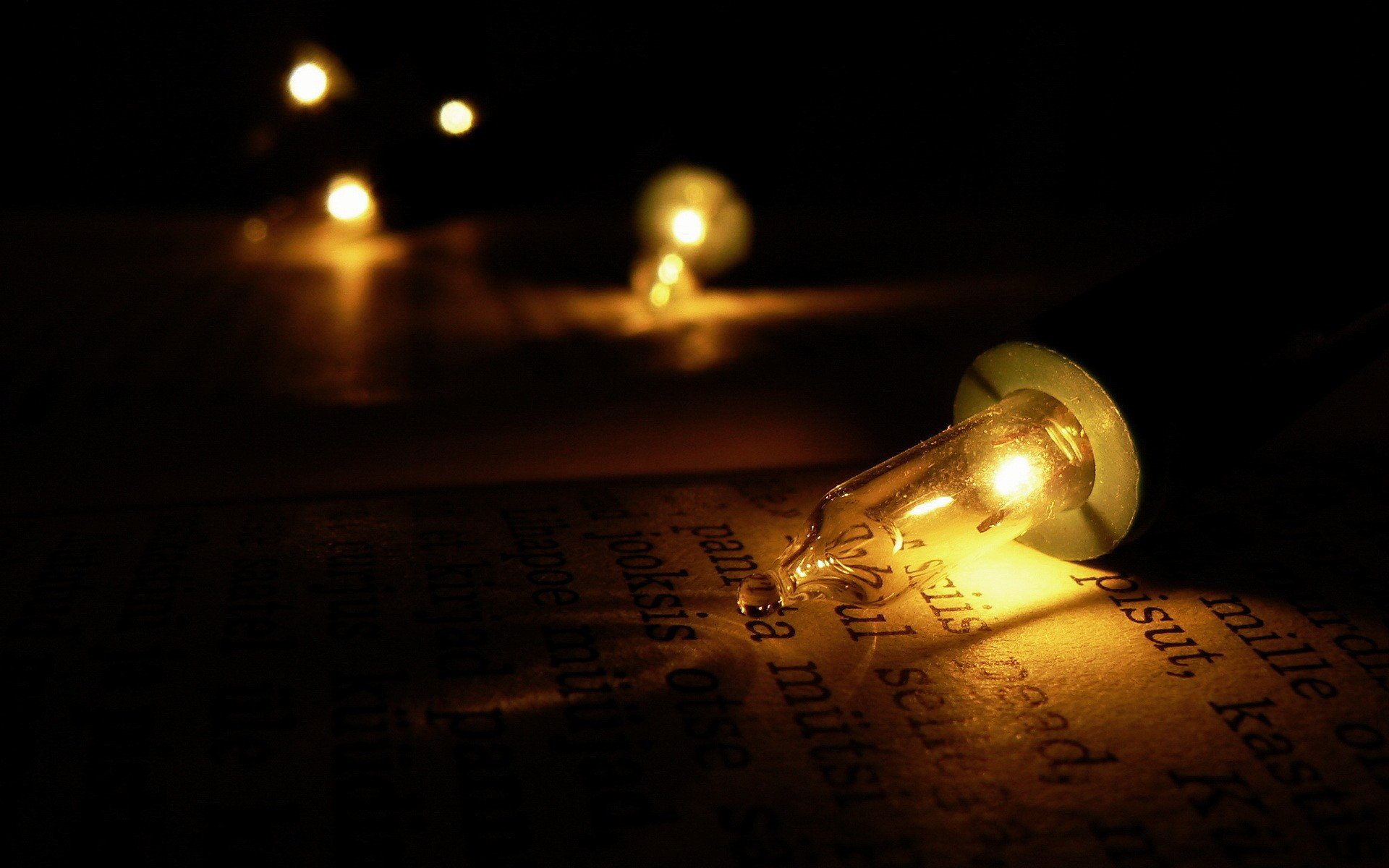 light bulb Wallpaper