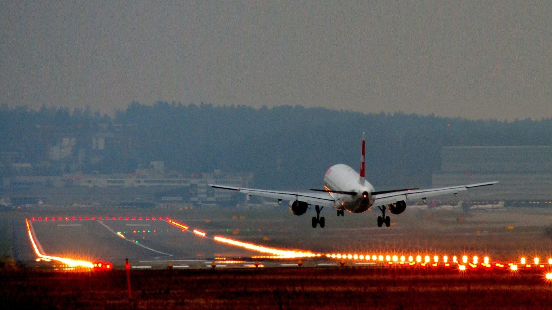 airplane, Landing, Airport, Jet Wallpaper
