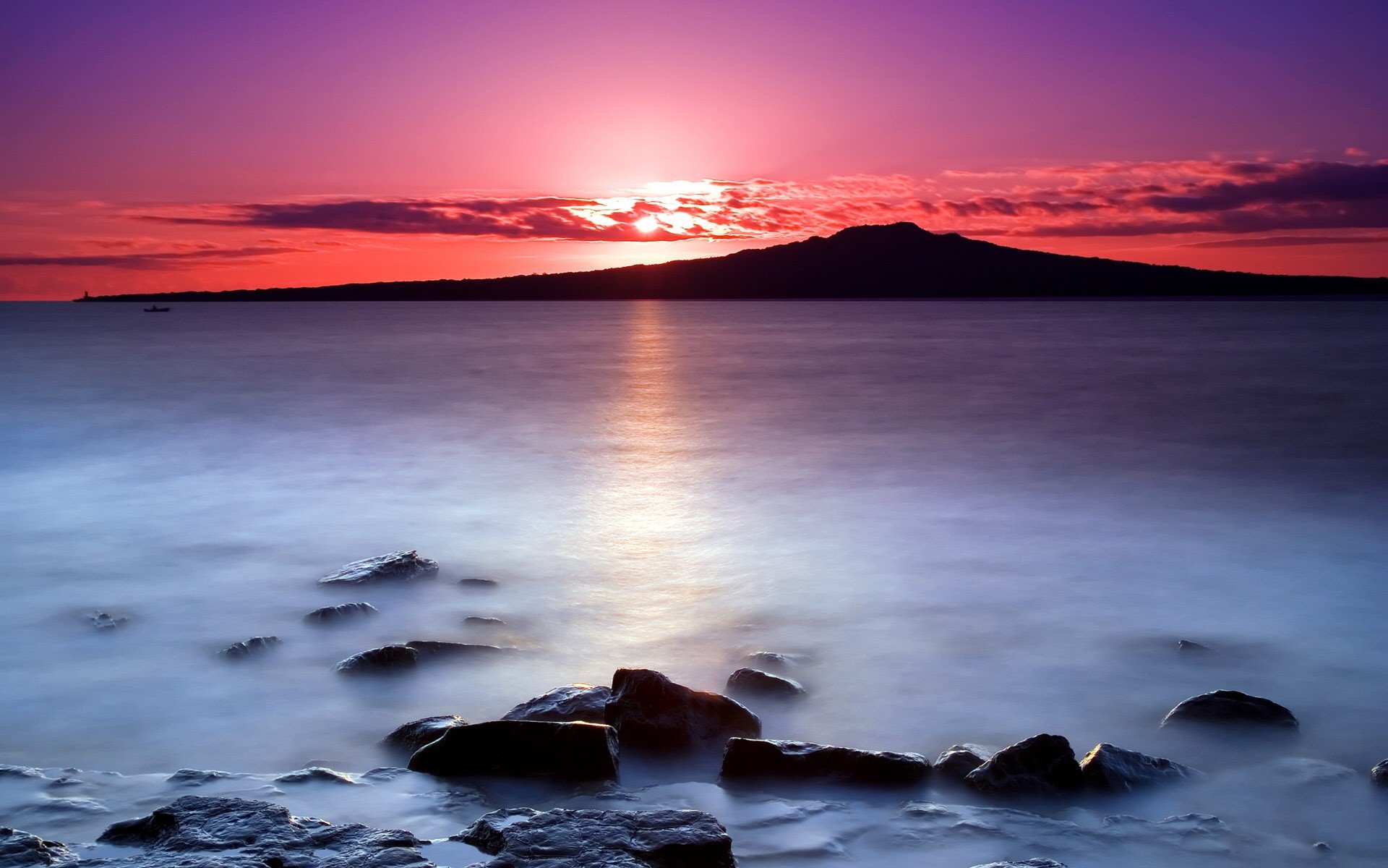 sun rays Wallpaper