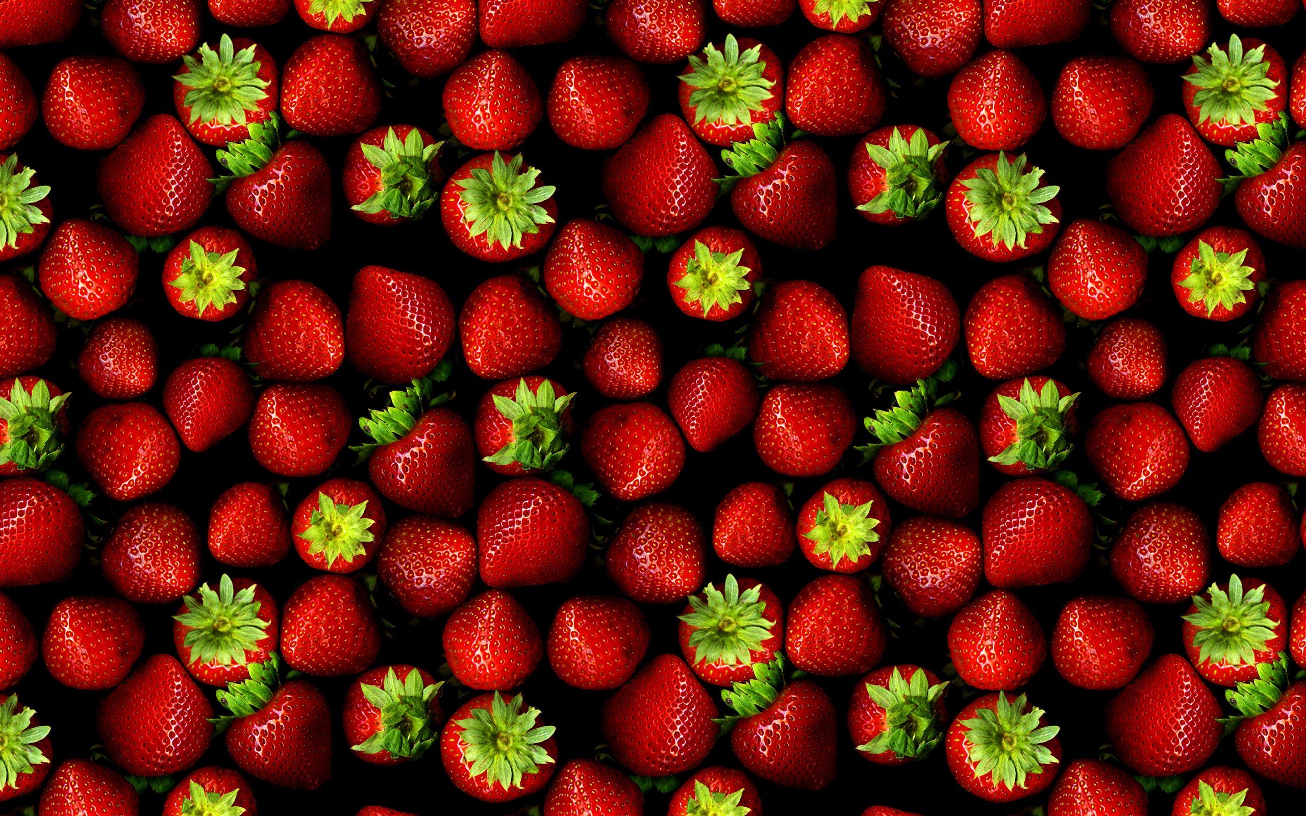 strawberries Wallpaper