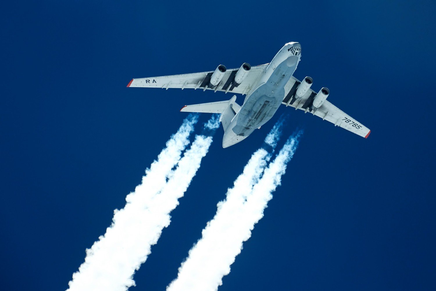 il 76 Wallpaper