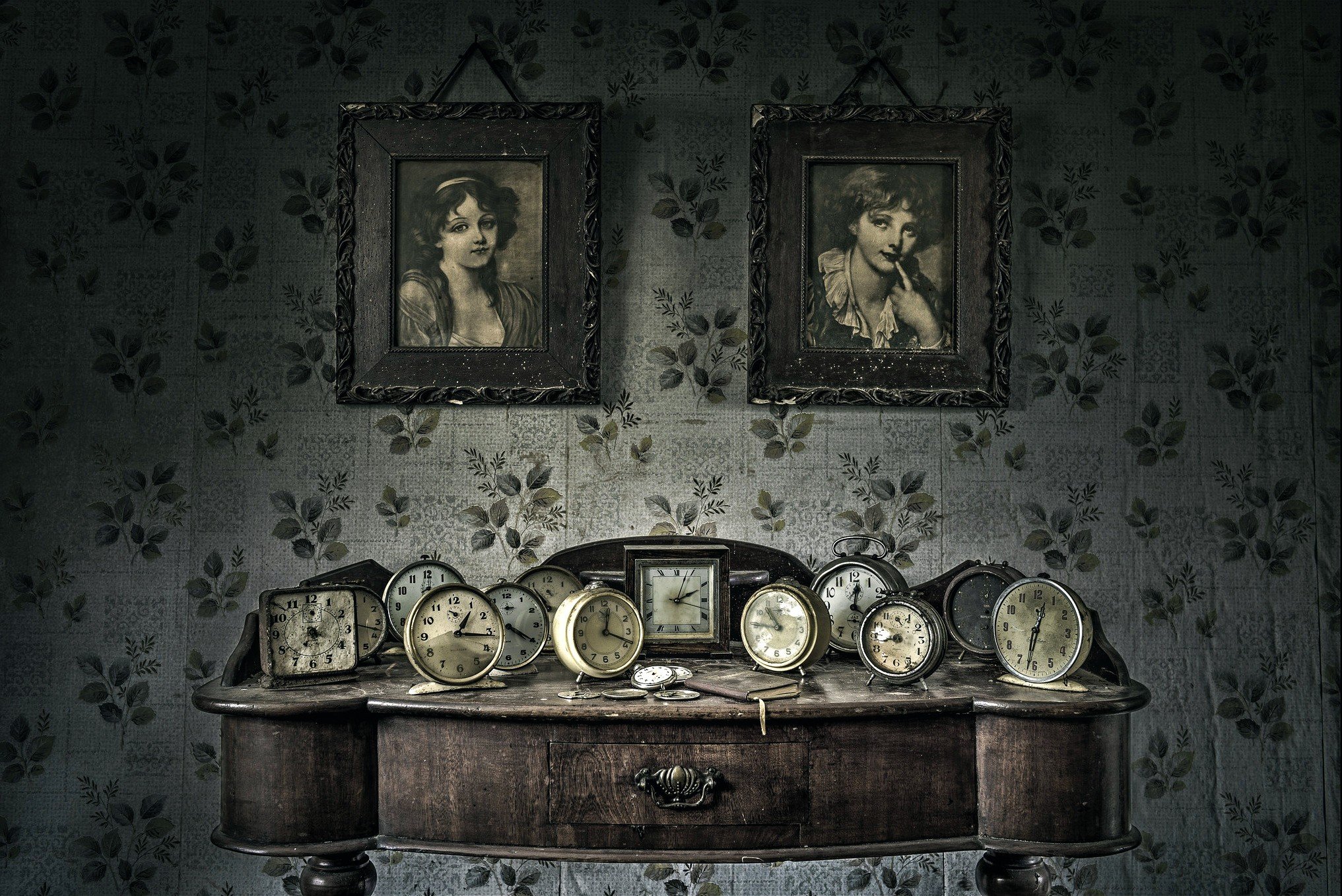 old, Clocks, Walls Wallpaper