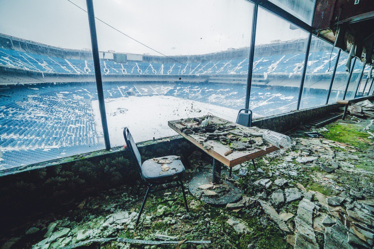 architecture, Abandoned, Interior, Room, Michigan, USA, Stadium, Chair, Table, Dirt, Bricks Wallpaper