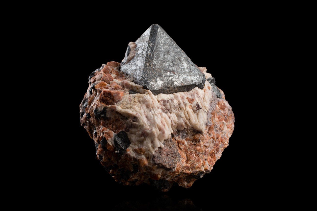 mineral, Franklinite, Calcite, Willemite Wallpaper