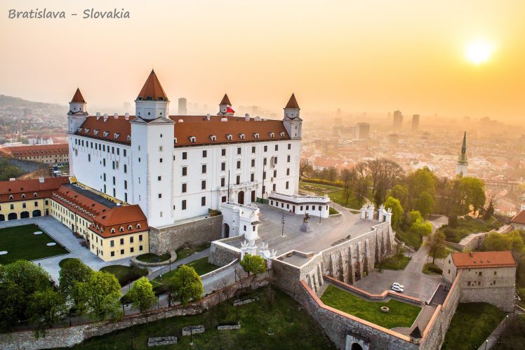 building, Slovakia, Bratislava, City, Castle, Flag HD Wallpaper Desktop Background