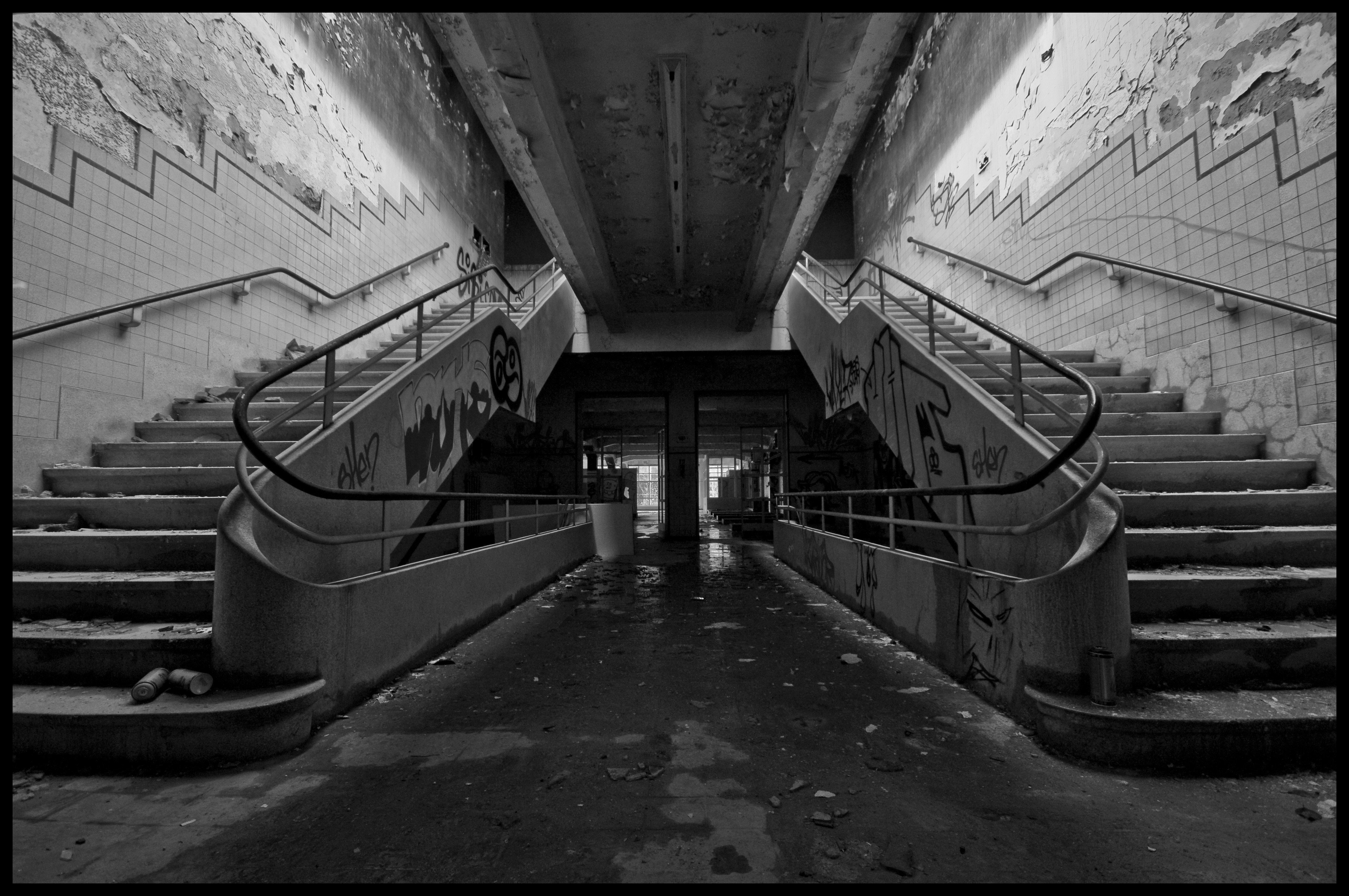 stairs, Monochrome, Train station, Abandoned, Ruin Wallpaper
