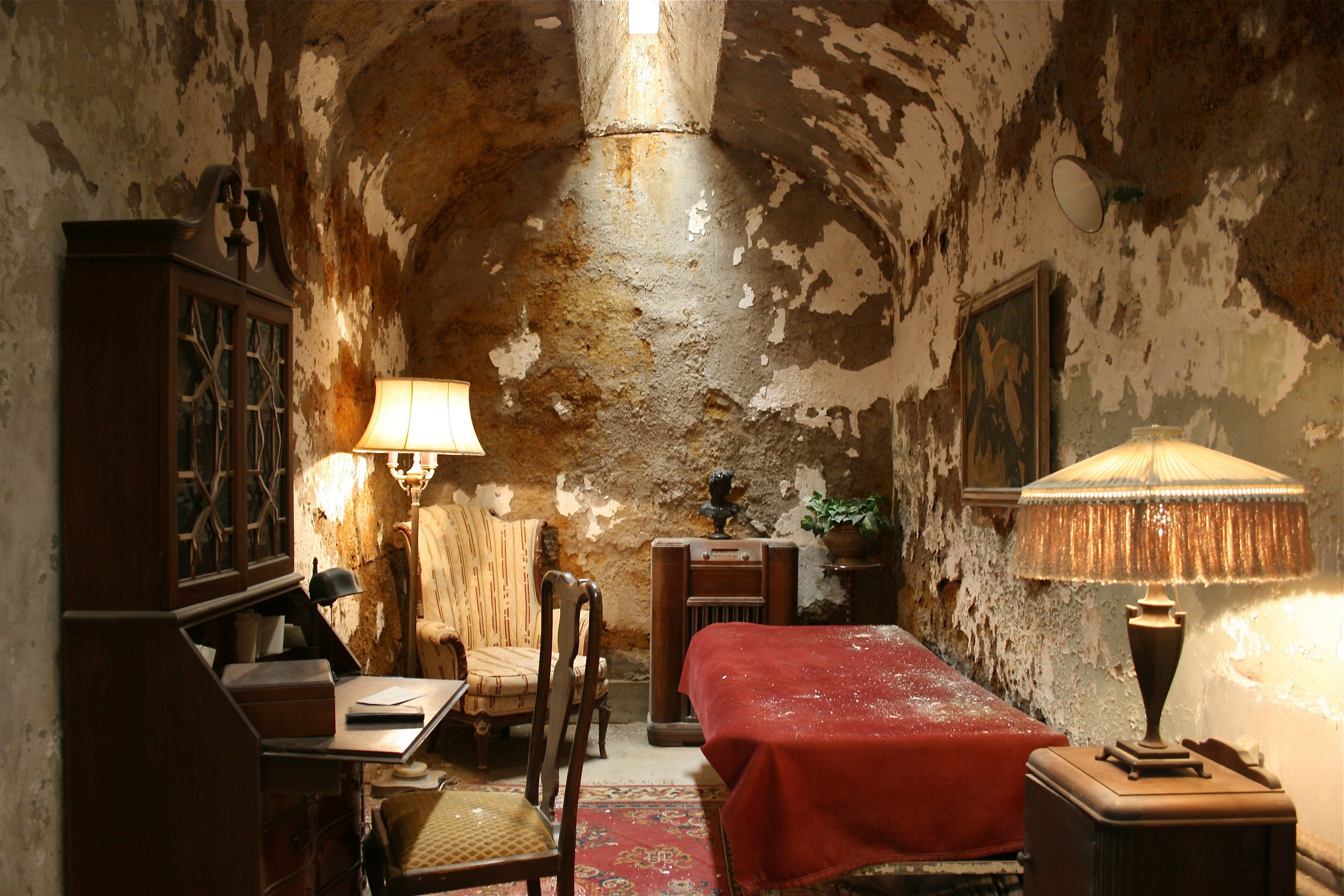 Al Capone, Abandoned, Wall, Chair, Cellars, Bed, Alcatraz, San Francisco, USA, Prison, Lamp, Desk, Vintage Wallpaper