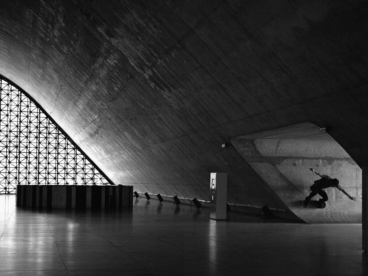 Fabiano Rodrigues, Men, Architecture, Monochrome, Building, Skating, Skateboard, Skateboarding, São Paulo, Brasil, Museum, Tiles Wallpaper