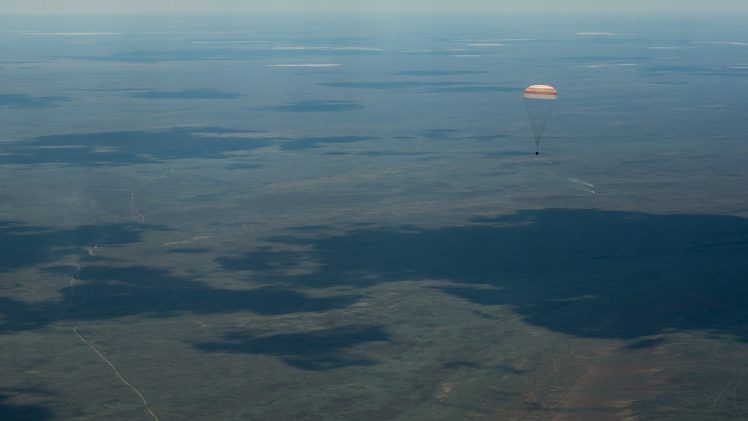 Roscosmos, NASA, Soyuz, Parachutes HD Wallpaper Desktop Background