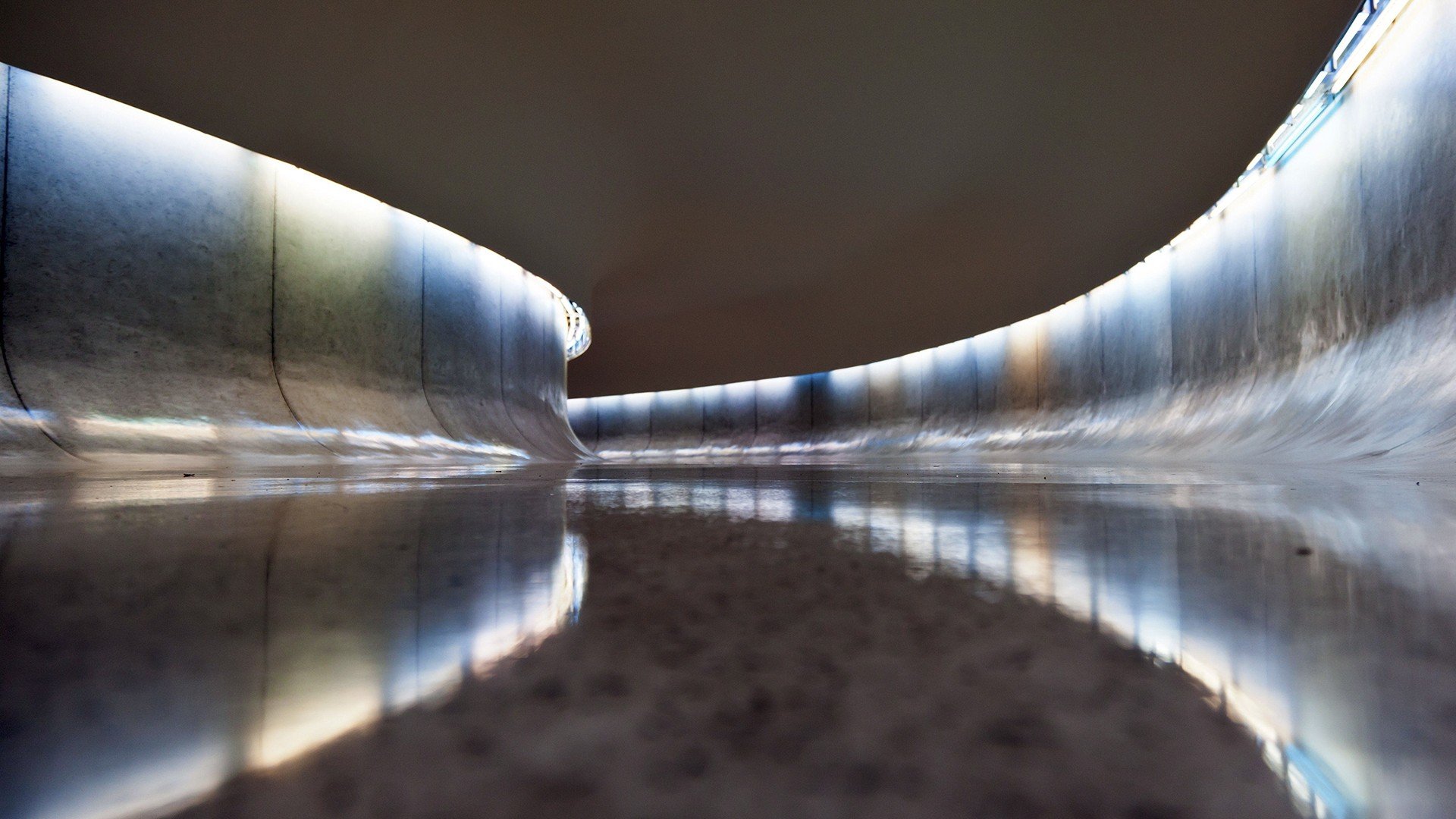 tunnel, Reflection Wallpaper