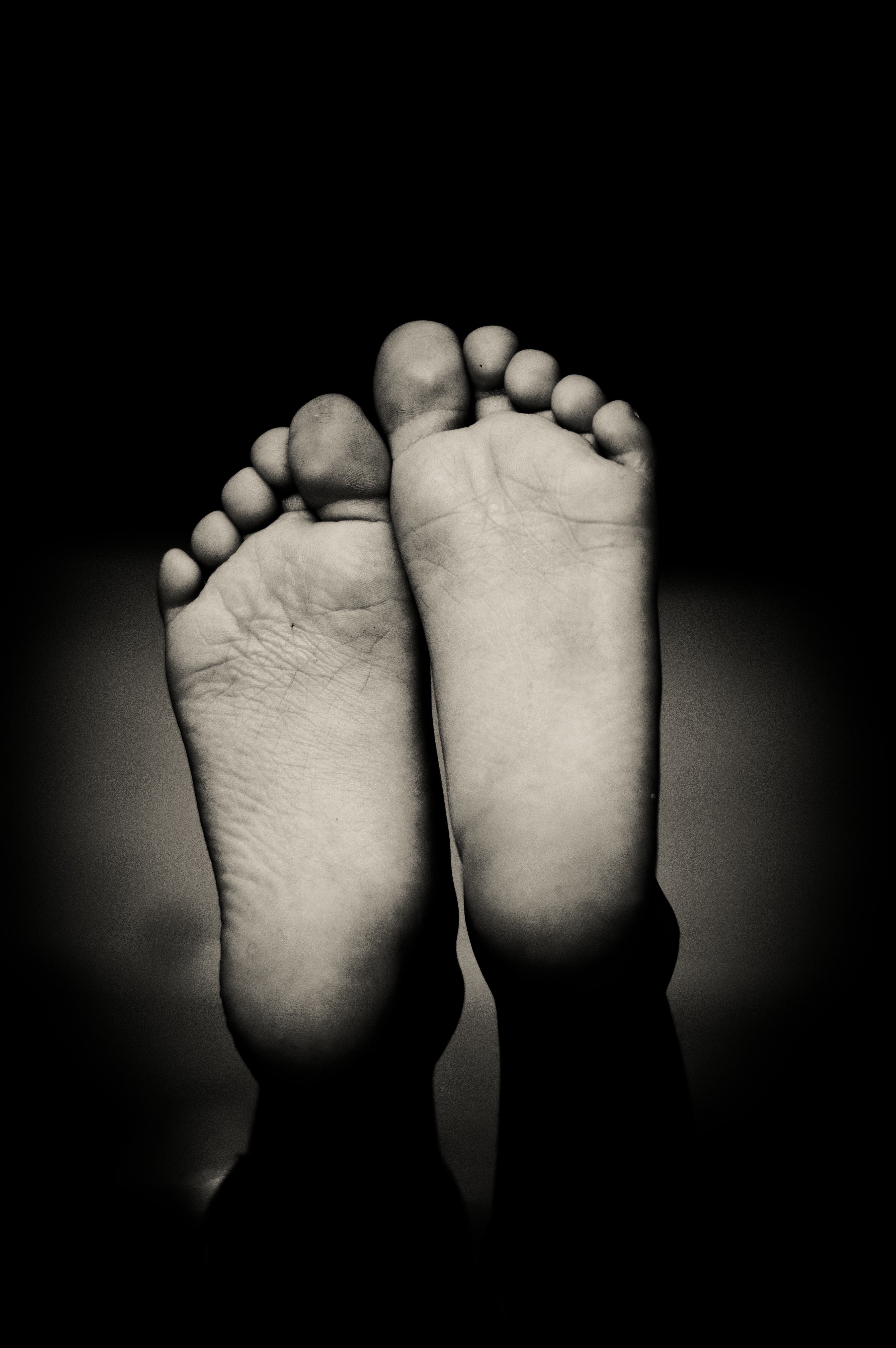 feet, Monochrome Wallpaper