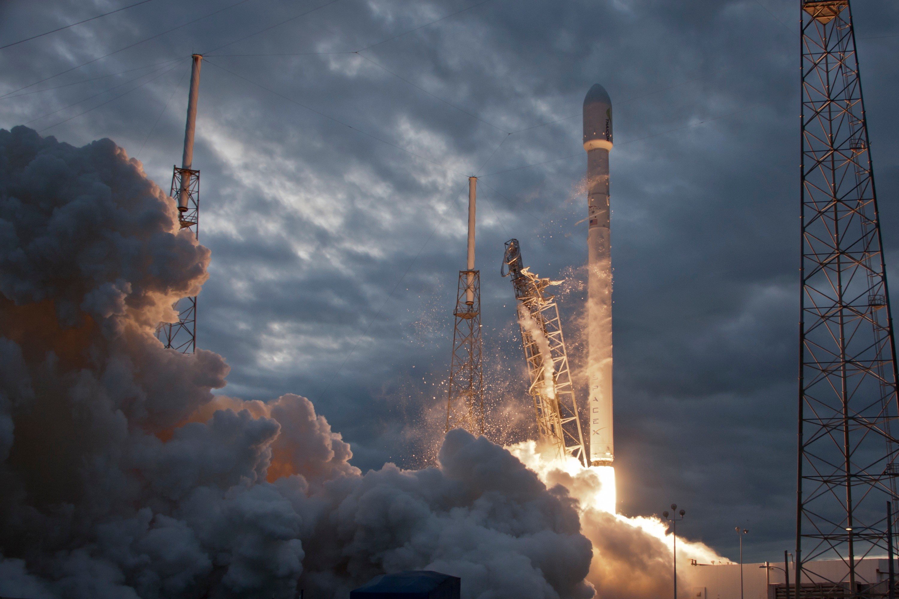 SpaceX, Rocket, Falcon 9, Smoke Wallpapers HD / Desktop and Mobile