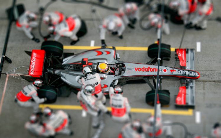 Formula 1, McLaren Formula 1, Car, Tilt shift, Pit stop HD Wallpaper Desktop Background