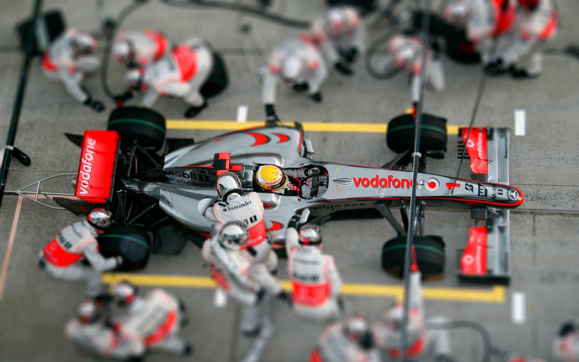 Formula 1, McLaren Formula 1, Car, Tilt shift, Pit stop Wallpaper