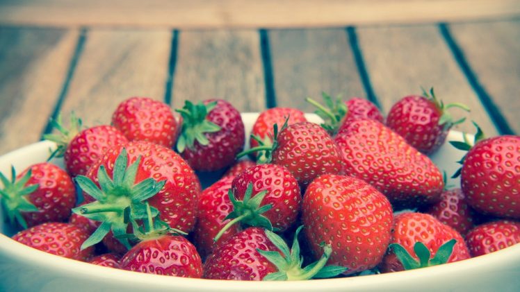 fruit, Strawberries, Wooden surface HD Wallpaper Desktop Background