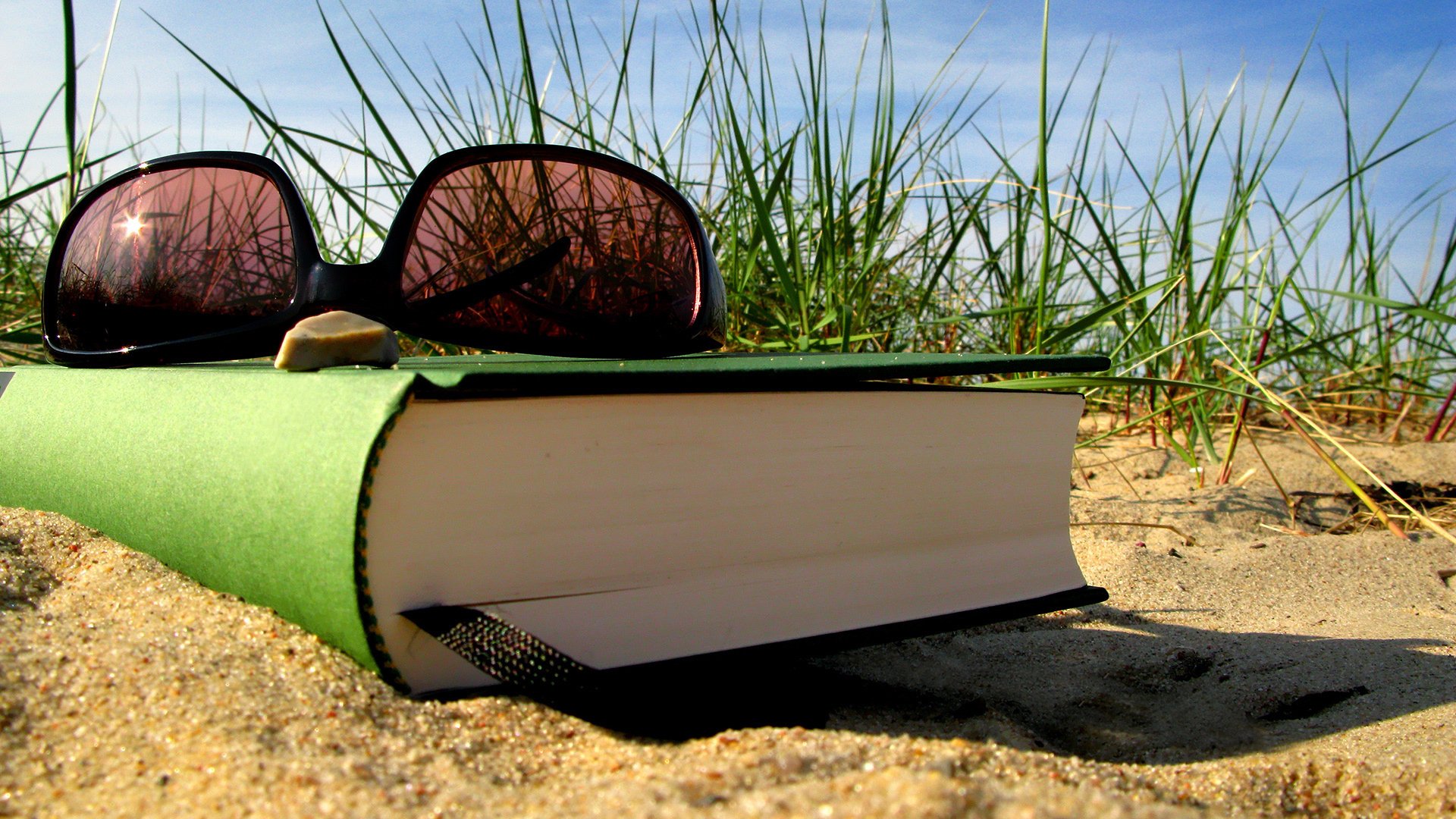 books, Sunglasses, Sand, Grass, Holiday Wallpaper