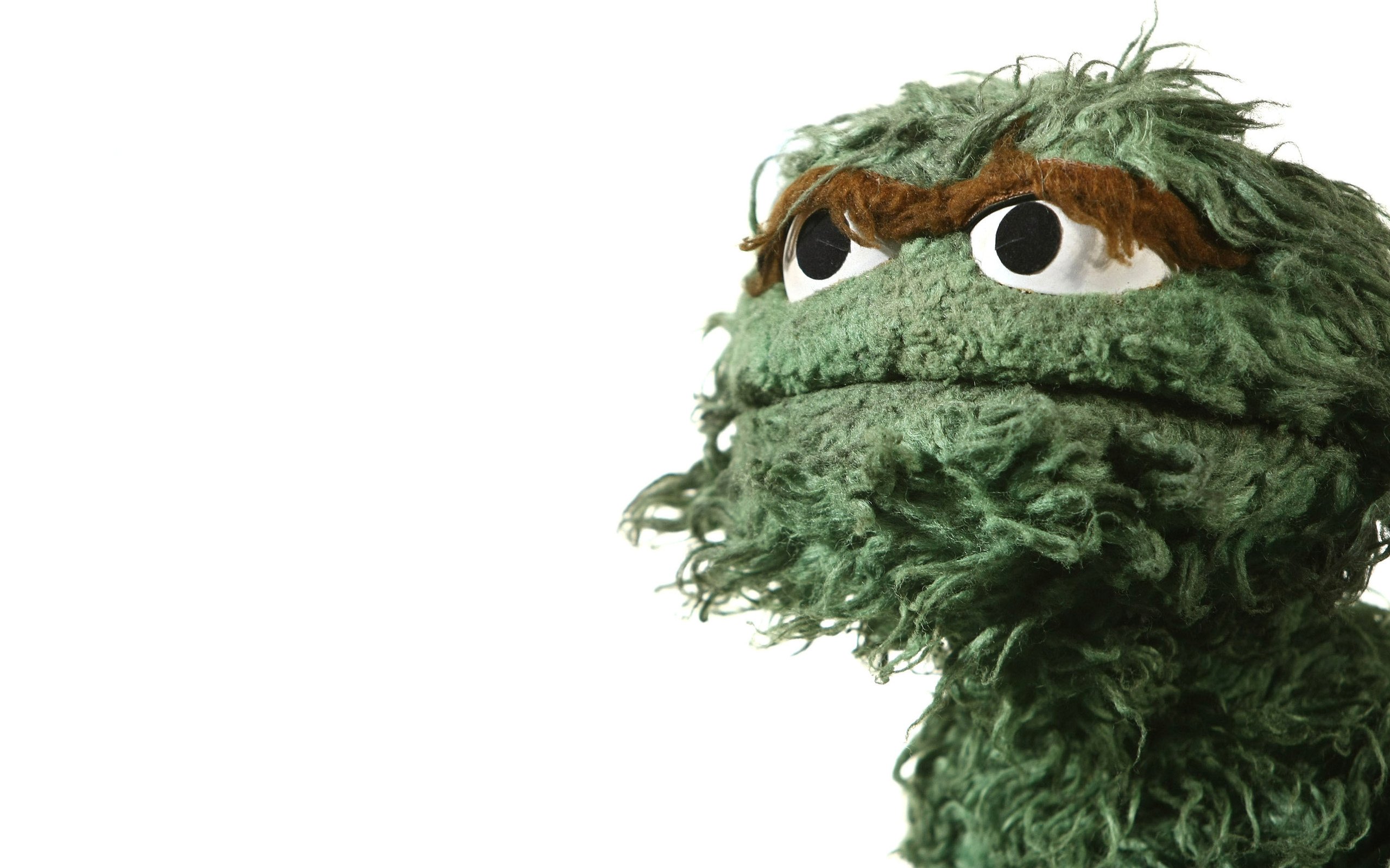 Oscar The Grouch, Toy, Simple background, Multiplication Wallpaper