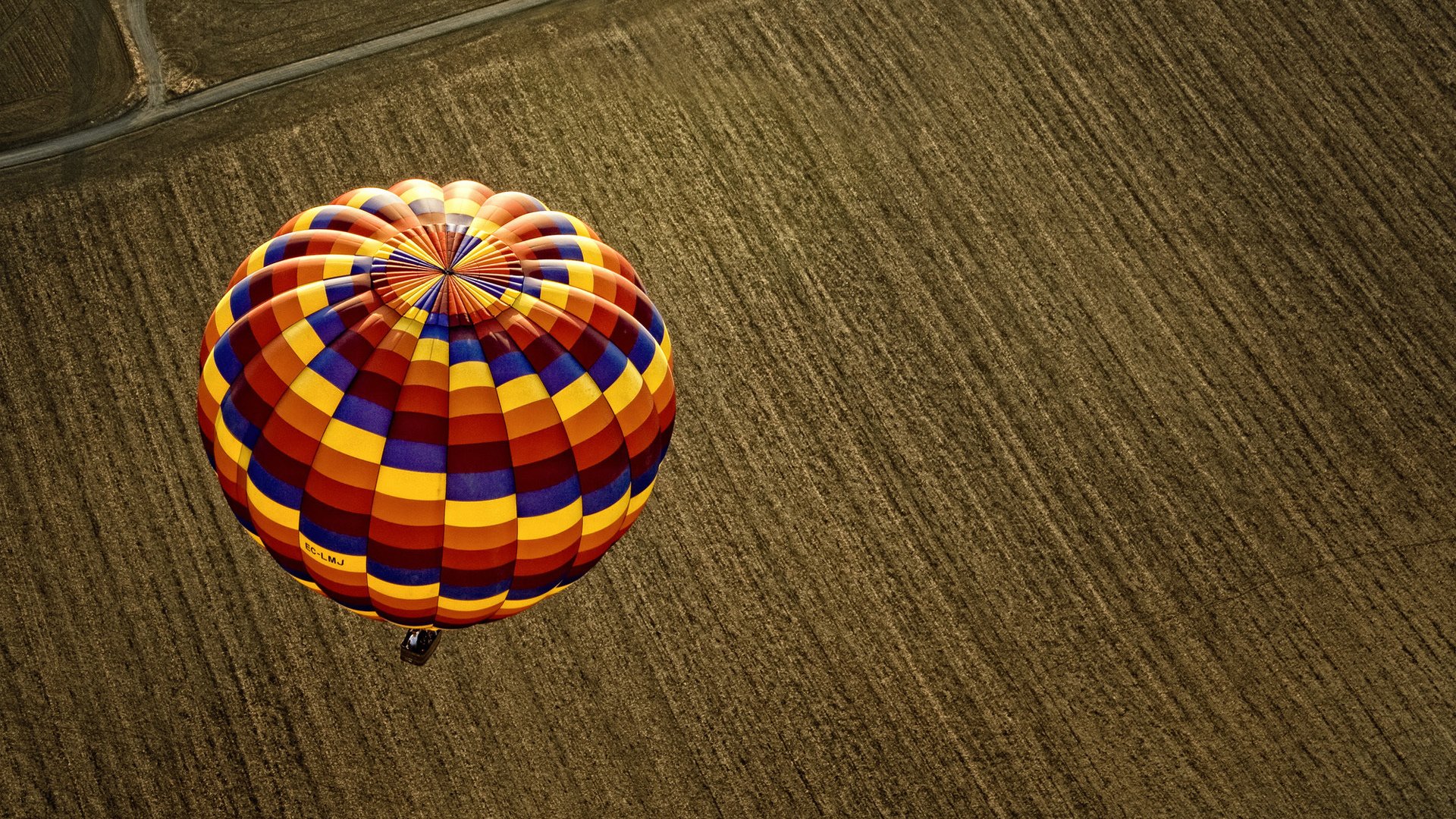 hot air balloons, Floating, Ground, Aerial view Wallpaper