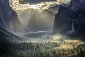 USA, Yosemite National Park, Mountains, Pine trees, Mist, Sun rays