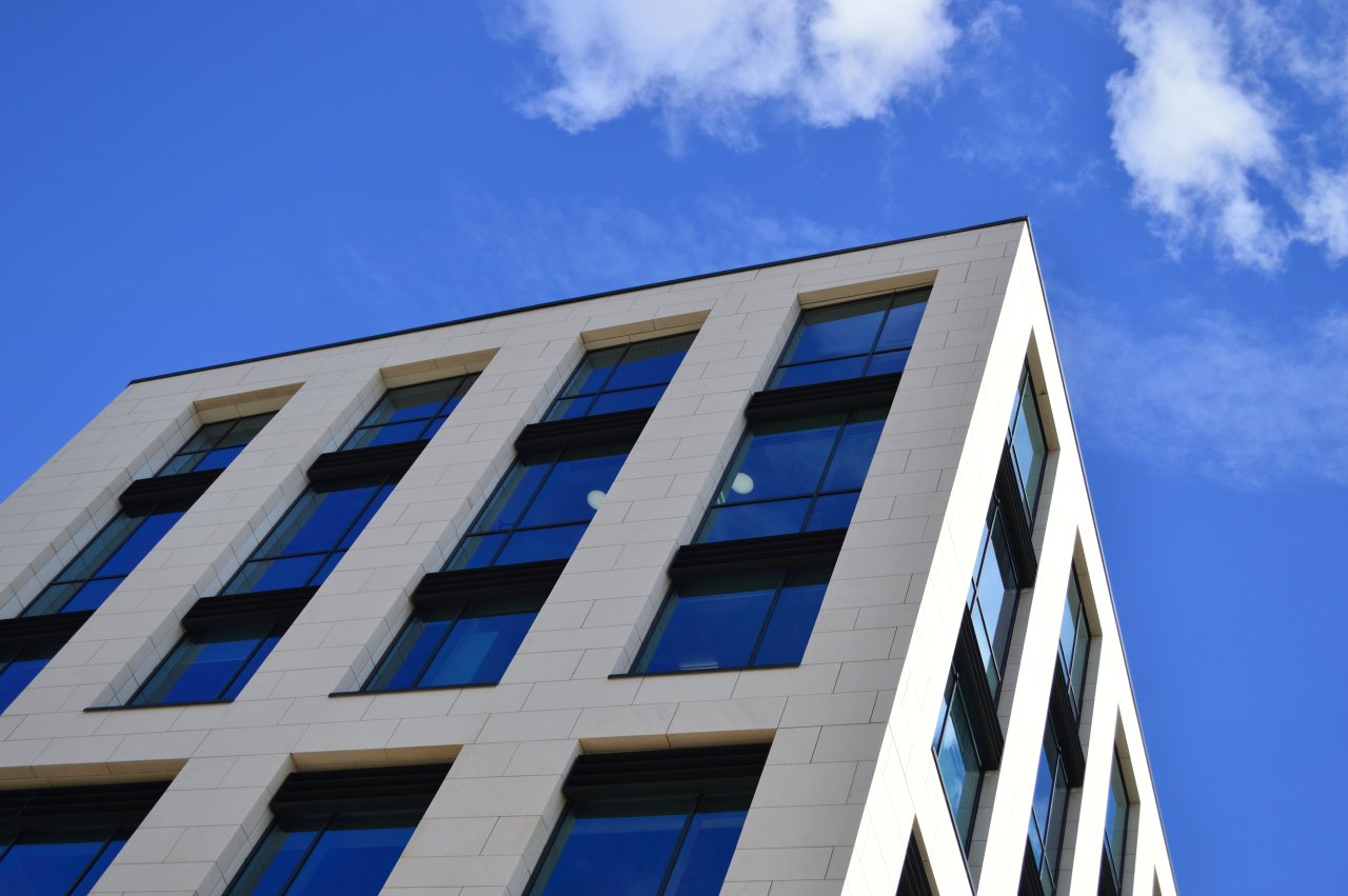 building, Sky, Blue, Leeds, Window, Clouds, Modern Wallpaper