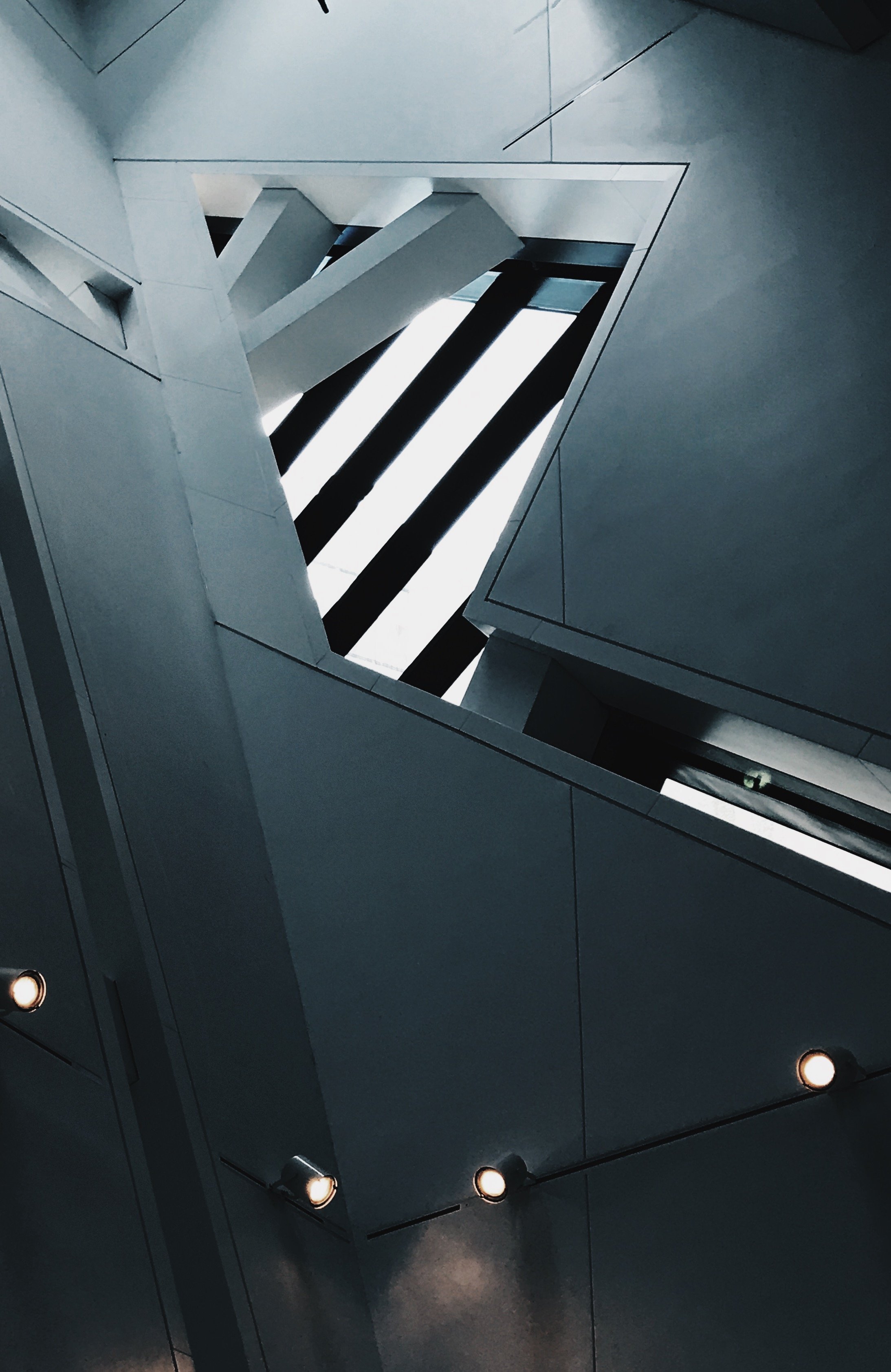 minimalism, Old building Wallpaper