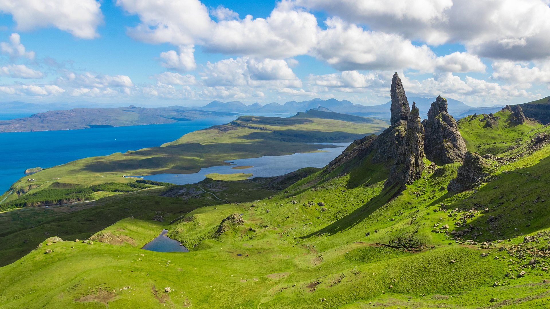 Scotland, The Old Man of Storr, Isle of  Skye Wallpaper