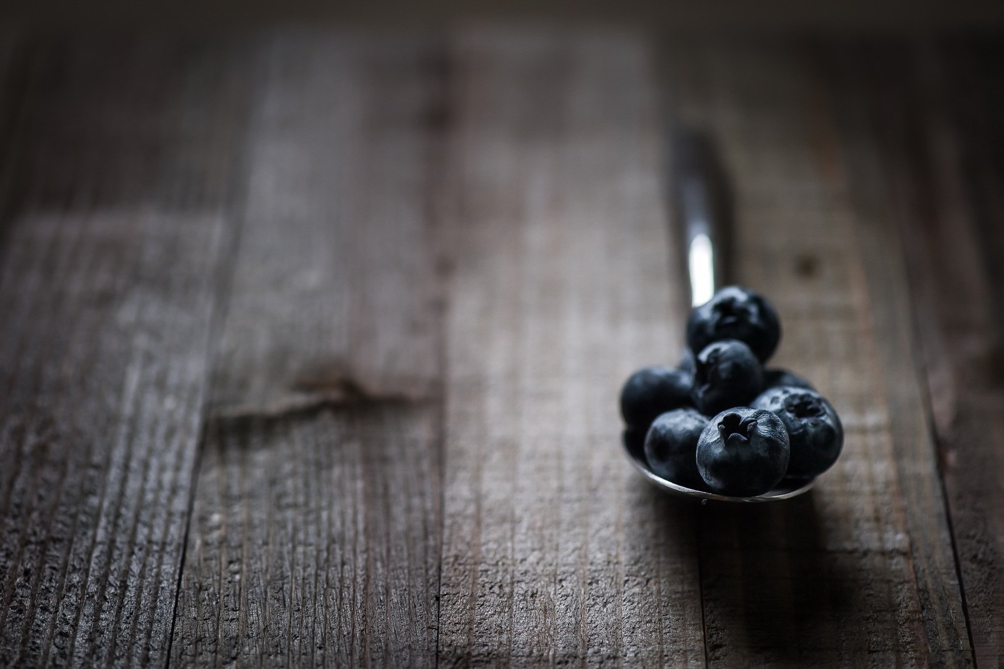 wooden surface, Spoon, Fruit Wallpaper