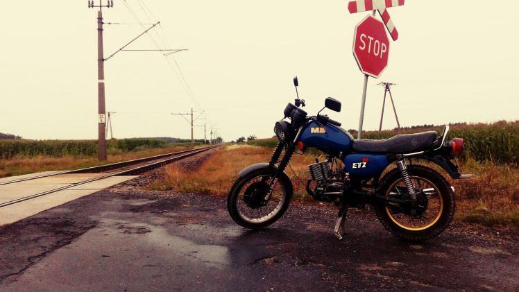 motorcycle, Rain, MZ, ETZ, Youngtimer, Railway HD Wallpaper Desktop Background