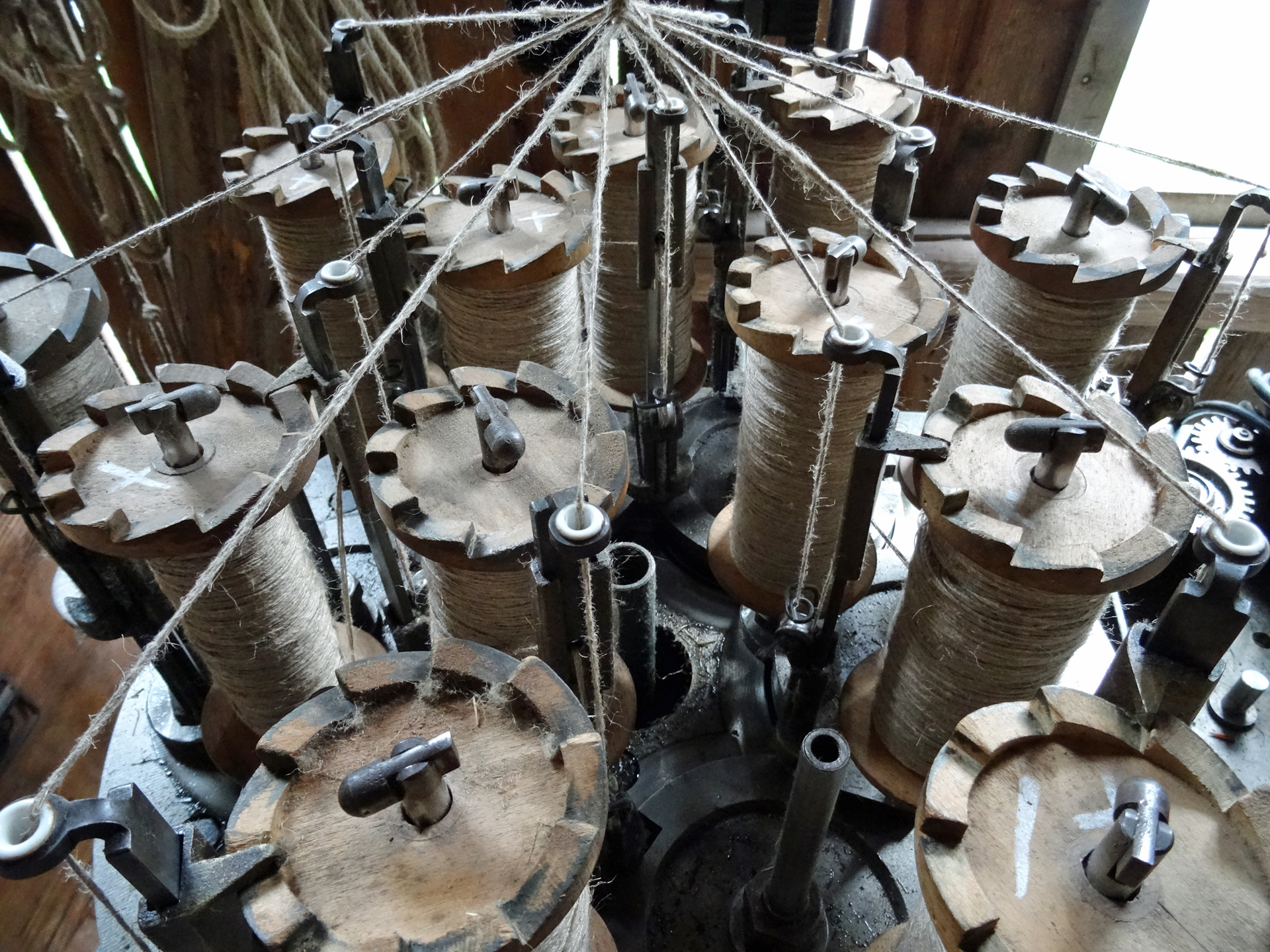 yarn, Tradition Wallpaper