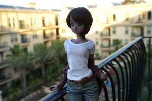 green  eyes, Architecture, Building, House, Balcony, Doll, Palm trees, Sunlight, Jeans, T shirt, Belt, Smart Doll, Depth of field, Sweater