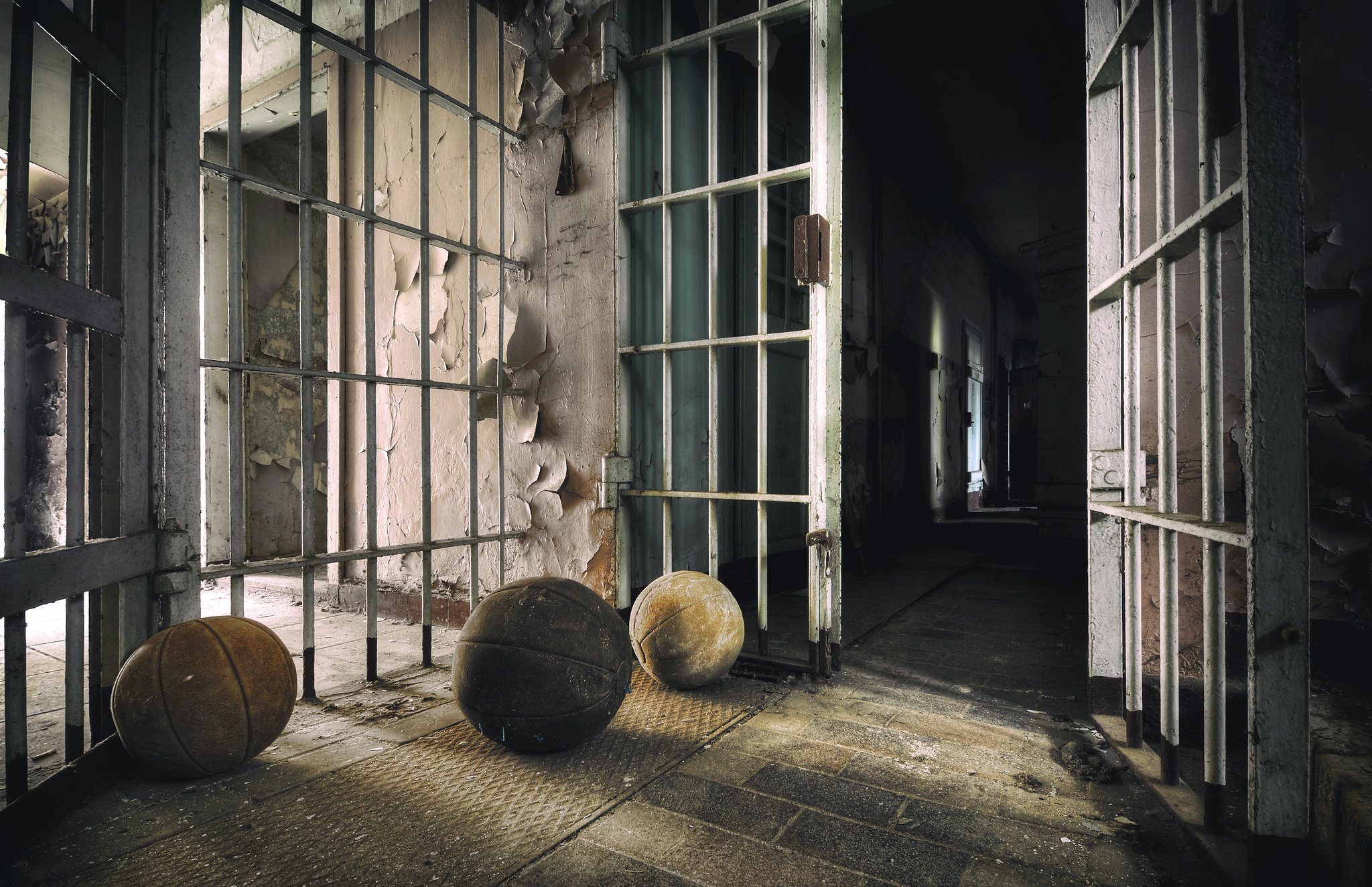 old, Ruin, Prison, Balls Wallpaper