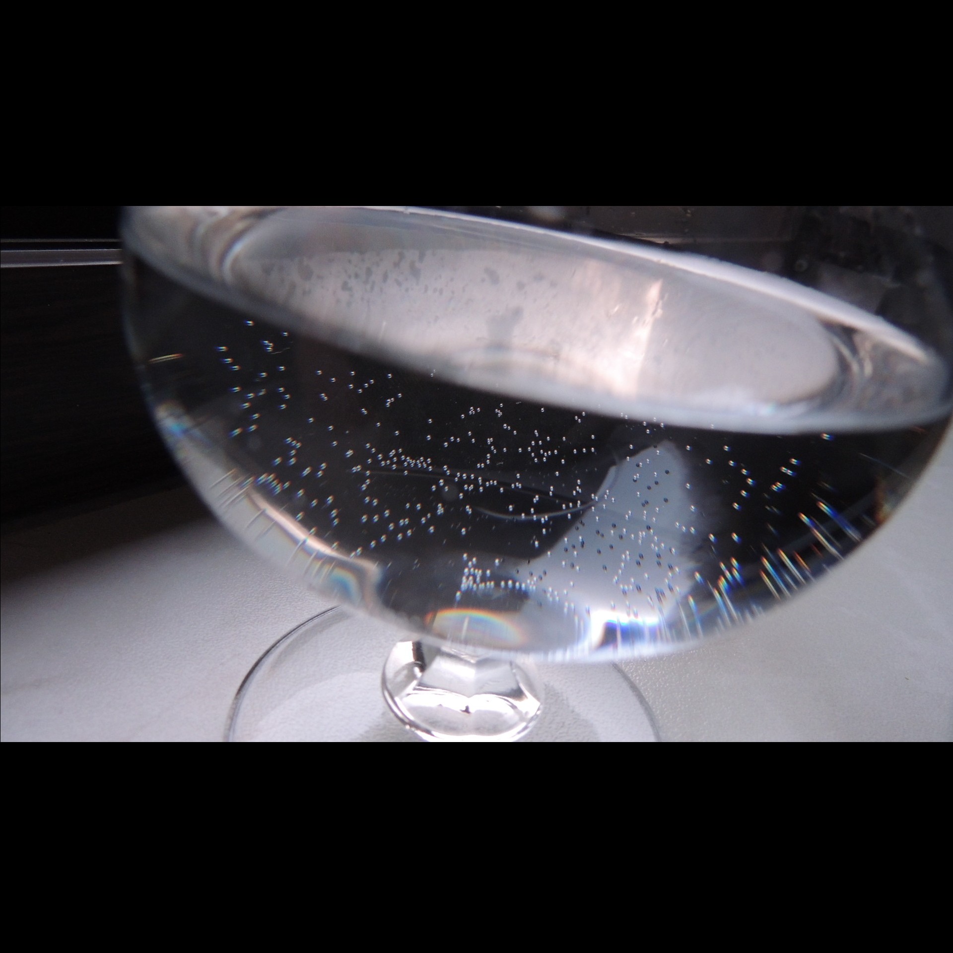 drinking glass, Water, Bubbles Wallpaper