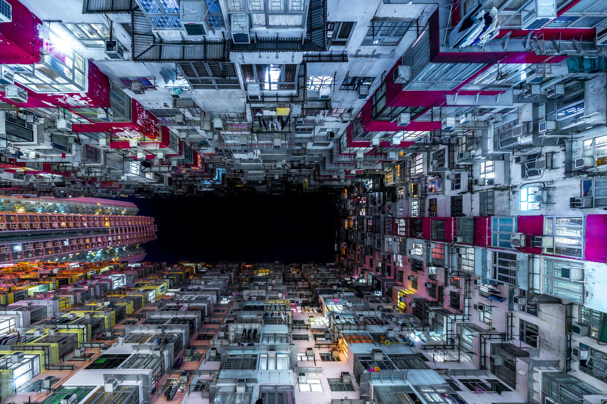 Enrico Barletta, Hong Kong, Worms eye view Wallpaper